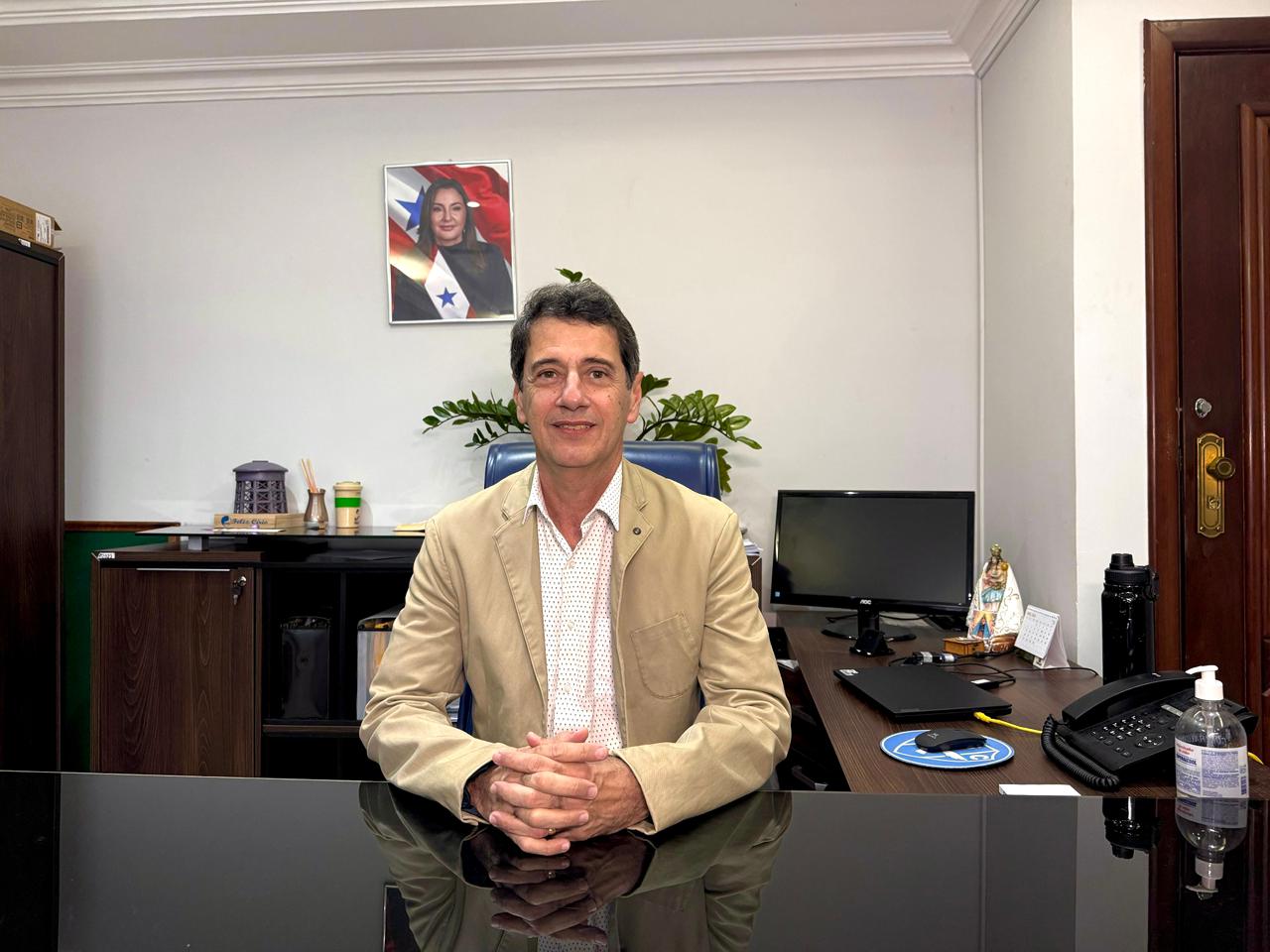 Foto do Diretor de Expansão e Tecnologia/DET Hélio Brazão e Silva